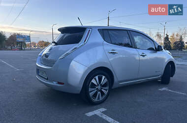 Хэтчбек Nissan Leaf 2013 в 
