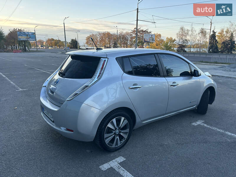 Хэтчбек Nissan Leaf 2013 в Днепре