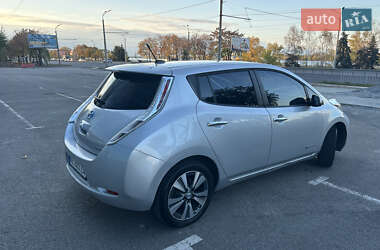 Хэтчбек Nissan Leaf 2013 в 