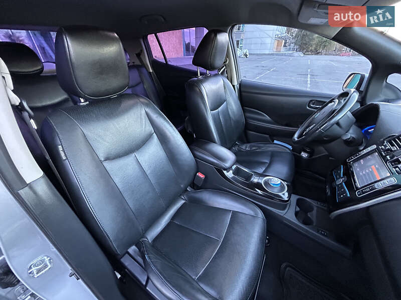 Хэтчбек Nissan Leaf 2013 в Днепре