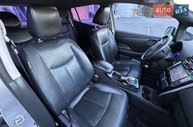 Хэтчбек Nissan Leaf 2013 в 