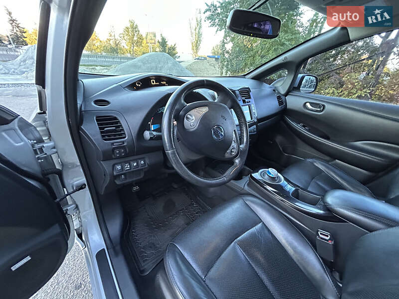 Хэтчбек Nissan Leaf 2013 в Днепре