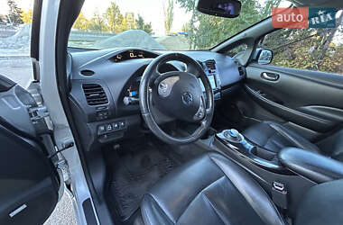 Хэтчбек Nissan Leaf 2013 в 