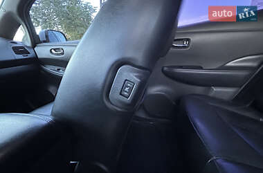 Хэтчбек Nissan Leaf 2013 в 