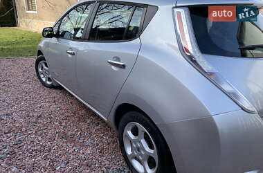 Хэтчбек Nissan Leaf 2013 в 