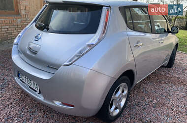 Хэтчбек Nissan Leaf 2013 в 
