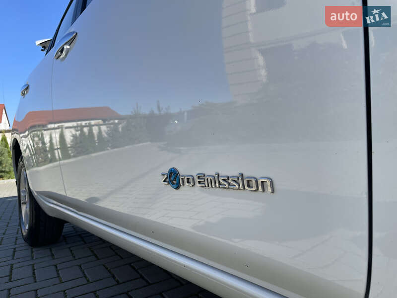 Хэтчбек Nissan Leaf 2013 в Золочеве