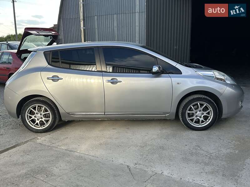 Хэтчбек Nissan Leaf 2013 в Каменец-Подольском фото 2 Хэтчбек Nissan Leaf 2013 в Каменец-Подольском