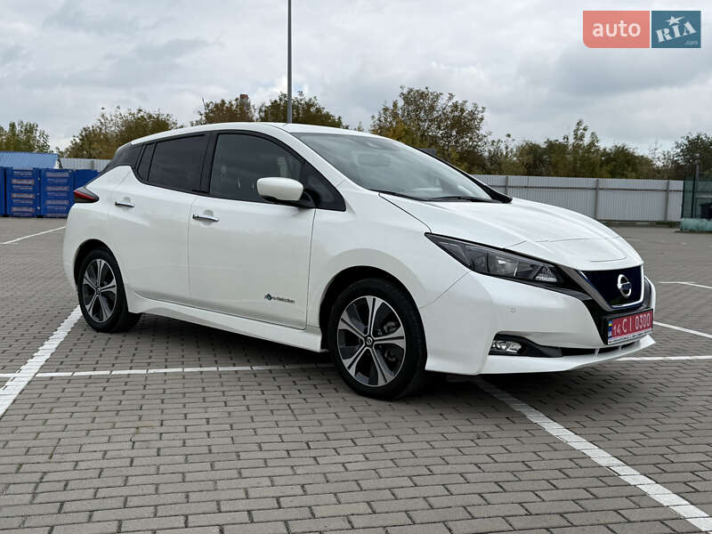 Хетчбек Nissan Leaf 2020 в Дубні