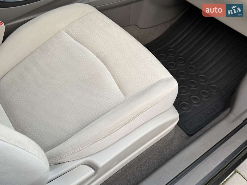 Хэтчбек Nissan Leaf 2014 в Ровно