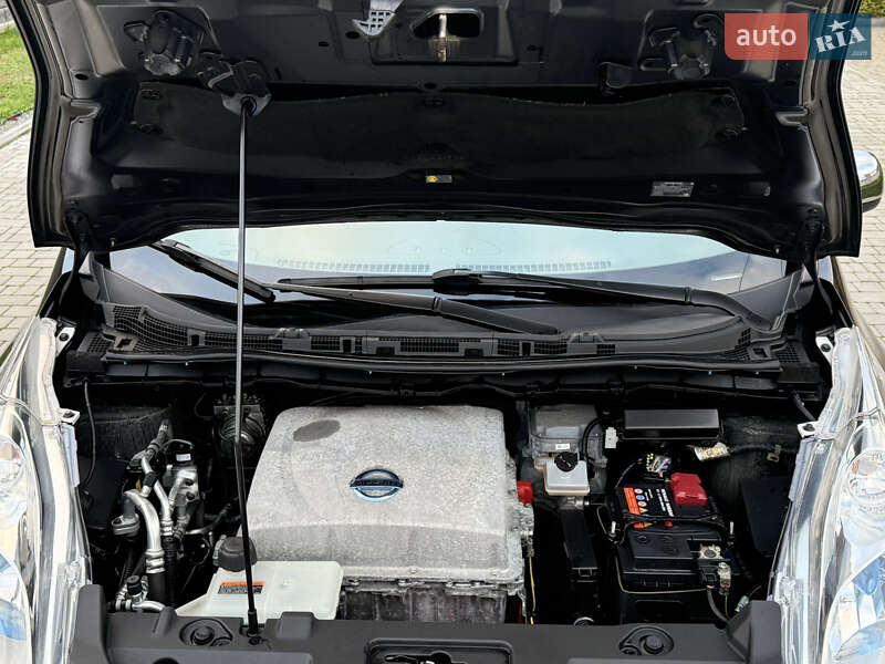 Хэтчбек Nissan Leaf 2014 в Ровно