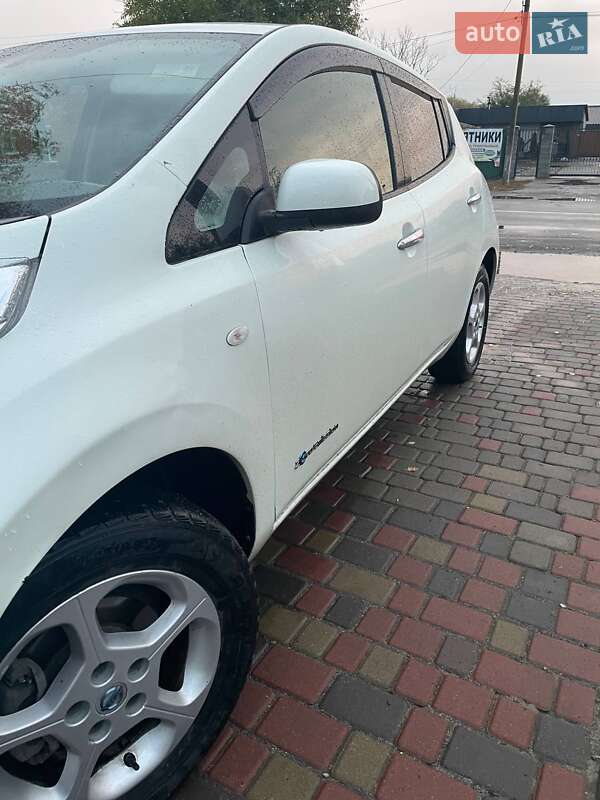 Хетчбек Nissan Leaf 2012 в Перещепині
