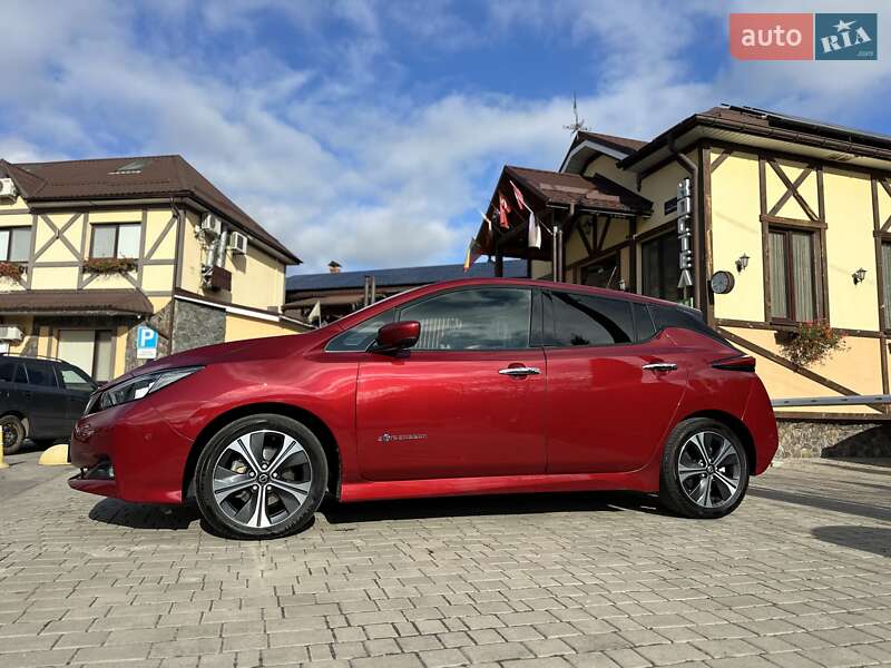 Хэтчбек Nissan Leaf 2018 в Хмельницком