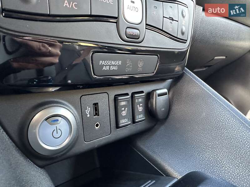 Хэтчбек Nissan Leaf 2018 в Хмельницком