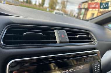 Хэтчбек Nissan Leaf 2018 в 