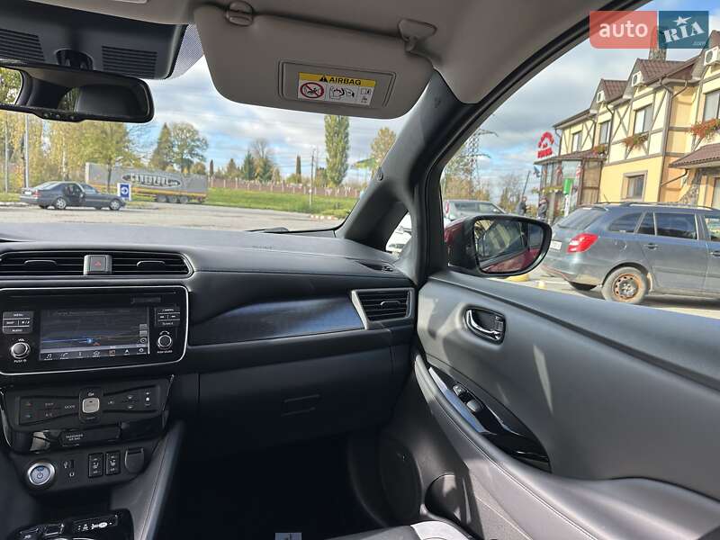Хэтчбек Nissan Leaf 2018 в Хмельницком