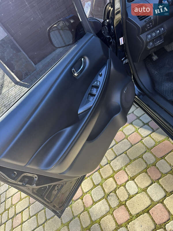 Хэтчбек Nissan Leaf 2013 в Самборе