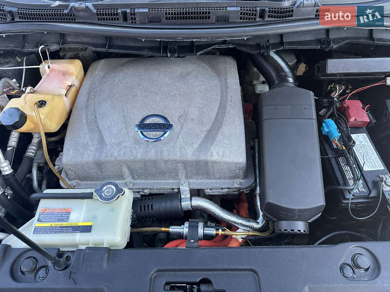 Хэтчбек Nissan Leaf 2013 в Самборе