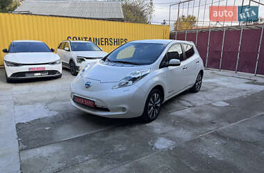 Хэтчбек Nissan Leaf 2013 в 