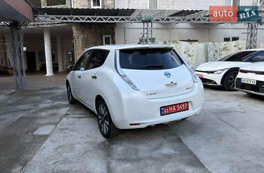Хэтчбек Nissan Leaf 2013 в 