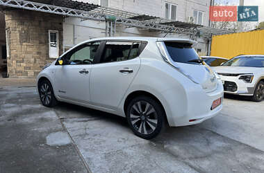 Хэтчбек Nissan Leaf 2013 в 