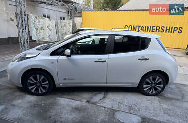 Хэтчбек Nissan Leaf 2013 в 