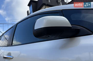 Хэтчбек Nissan Leaf 2013 в 