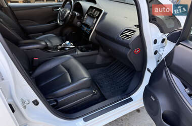 Хэтчбек Nissan Leaf 2013 в 