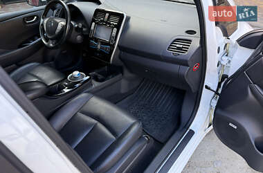 Хэтчбек Nissan Leaf 2013 в 