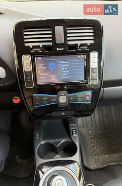 Хэтчбек Nissan Leaf 2013 в 