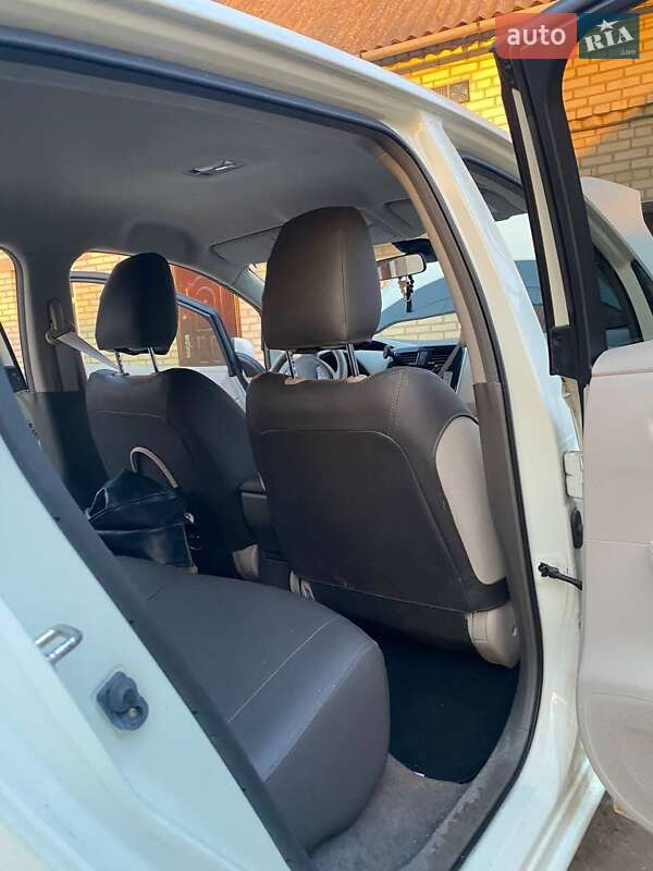 Хетчбек Nissan Leaf 2012 в Нововолинську фото 18 Хетчбек Nissan Leaf 2012 в Нововолинську