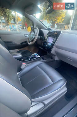 Хэтчбек Nissan Leaf 2015 в 