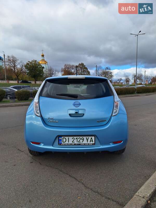 Хэтчбек Nissan Leaf 2015 в Кривом Роге