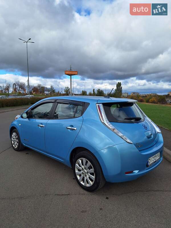 Хэтчбек Nissan Leaf 2015 в Кривом Роге