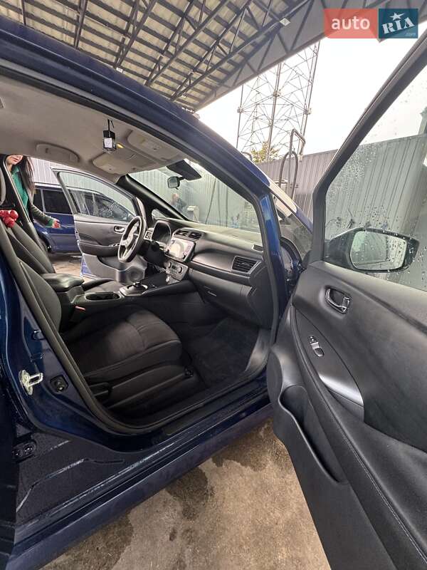 Хэтчбек Nissan Leaf 2020 в Киеве