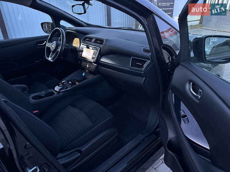 Хэтчбек Nissan Leaf 2018 в Сокале
