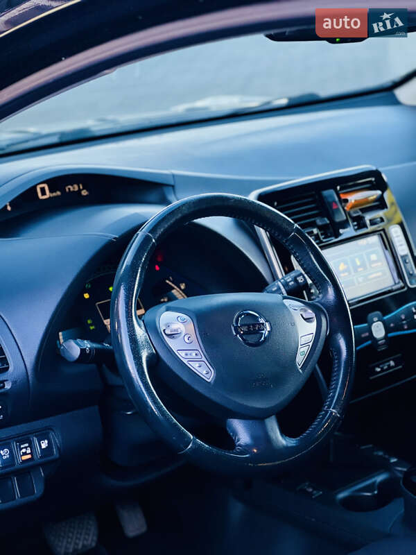 Хэтчбек Nissan Leaf 2015 в Луцке