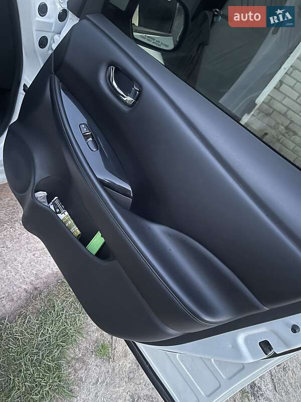 Хетчбек Nissan Leaf 2013 в Нововолинську фото 11 Хетчбек Nissan Leaf 2013 в Нововолинську