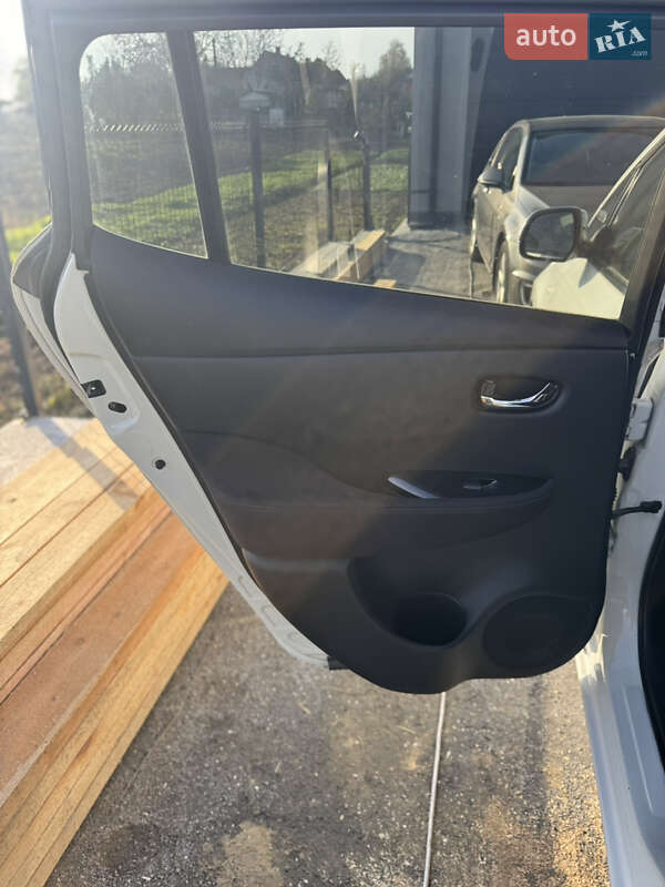 Хэтчбек Nissan Leaf 2013 в Ровно фото 14 Хэтчбек Nissan Leaf 2013 в Ровно