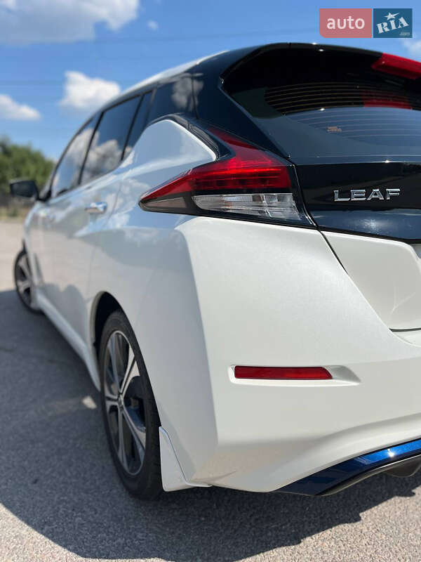 Хетчбек Nissan Leaf 2018 в Дніпрі