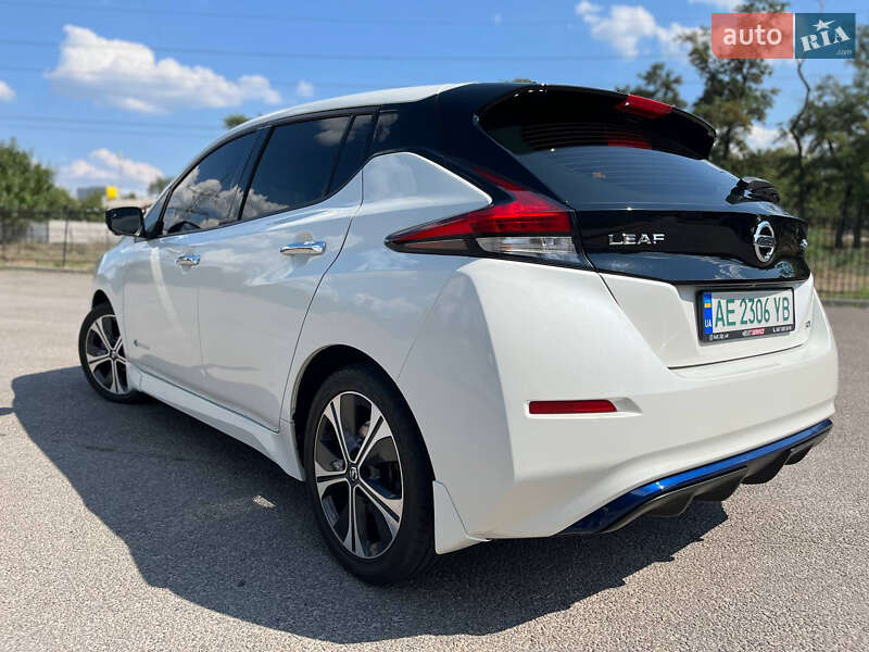 Хетчбек Nissan Leaf 2018 в Дніпрі