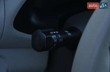 Хэтчбек Nissan Leaf 2011 в 