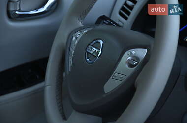 Хэтчбек Nissan Leaf 2011 в 