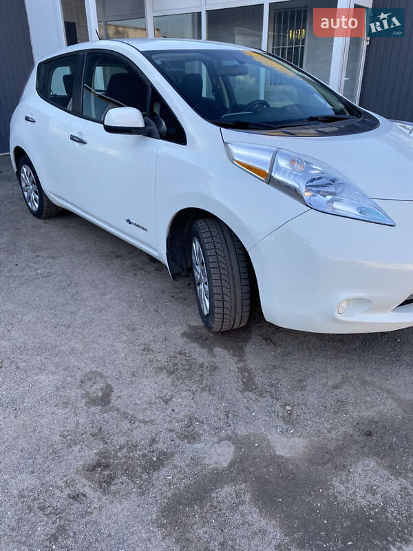 Хэтчбек Nissan Leaf 2015 в Кривом Роге