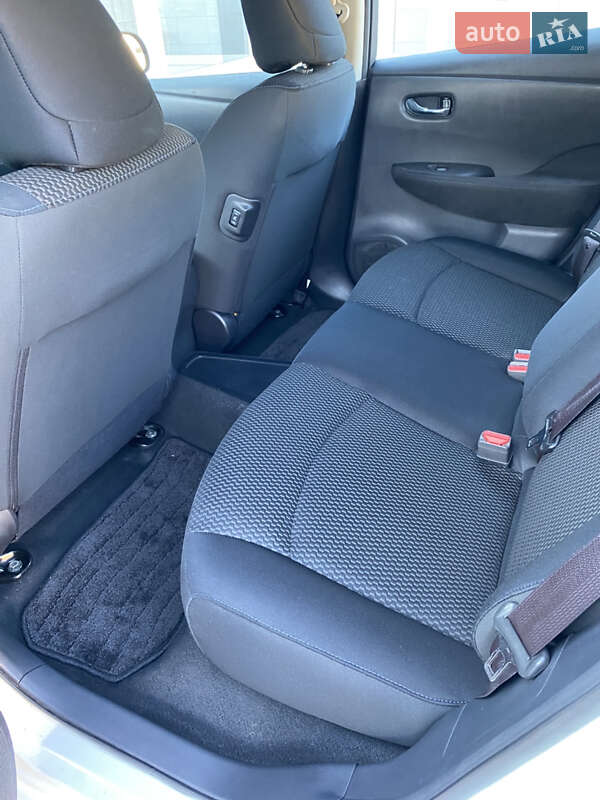 Хэтчбек Nissan Leaf 2015 в Кривом Роге