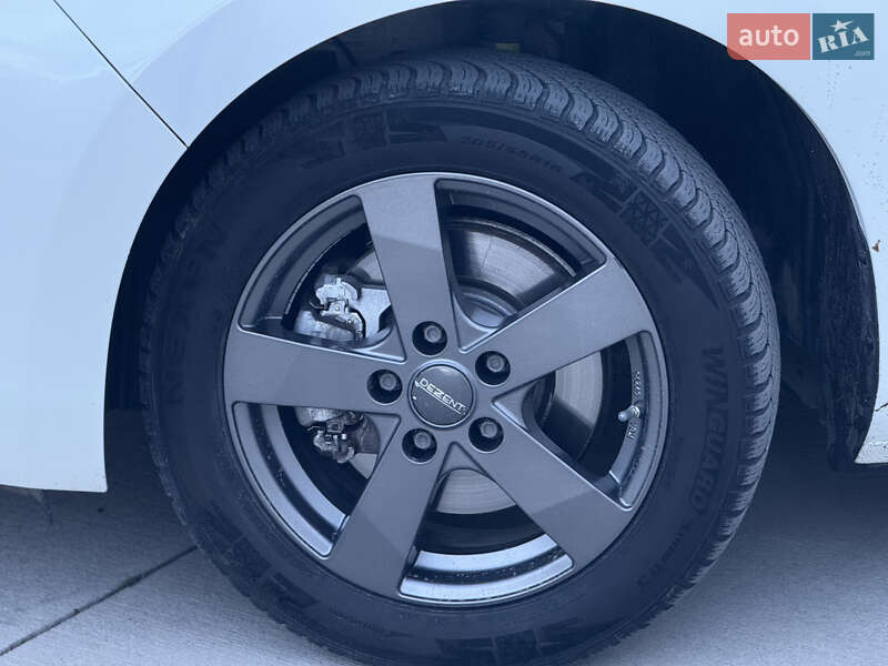 Хэтчбек Nissan Leaf 2014 в Луцке