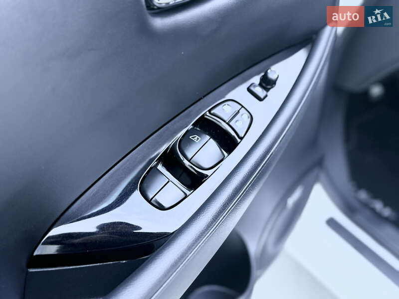 Хэтчбек Nissan Leaf 2014 в Луцке