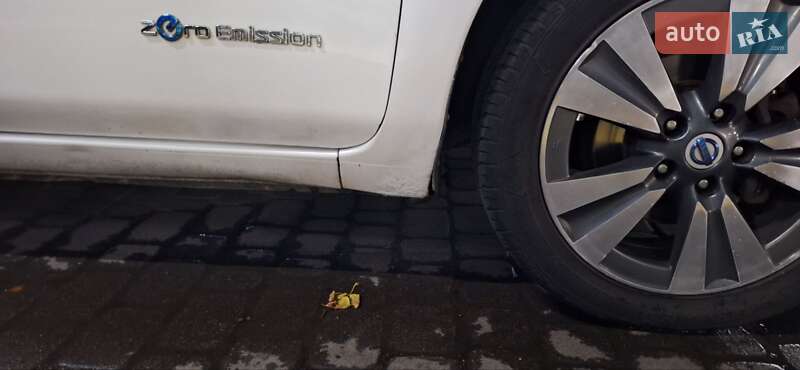 Хэтчбек Nissan Leaf 2013 в Ровно