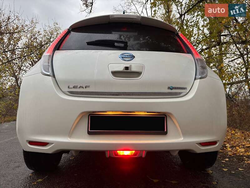 Хэтчбек Nissan Leaf 2013 в Днепре