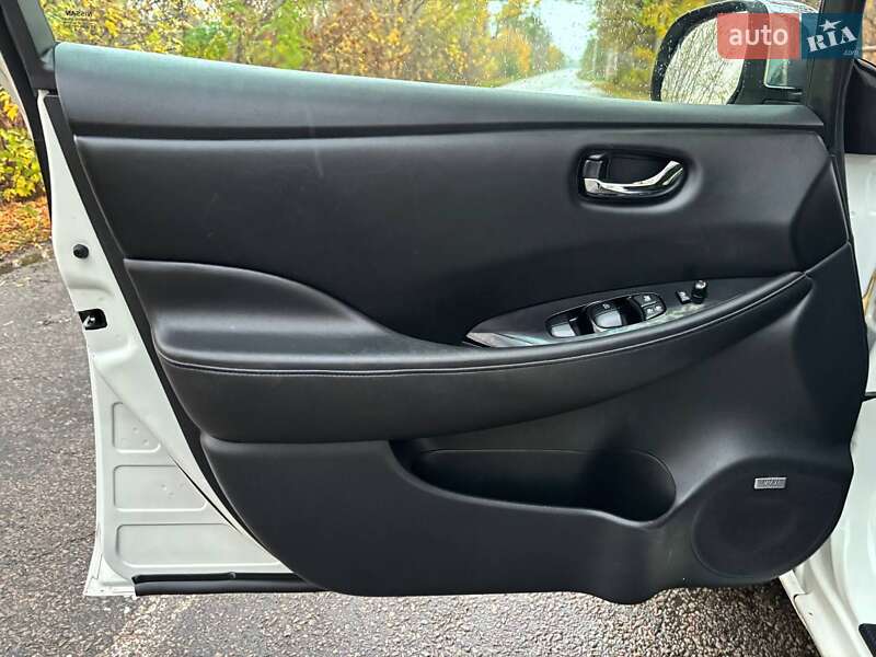 Хэтчбек Nissan Leaf 2013 в Днепре